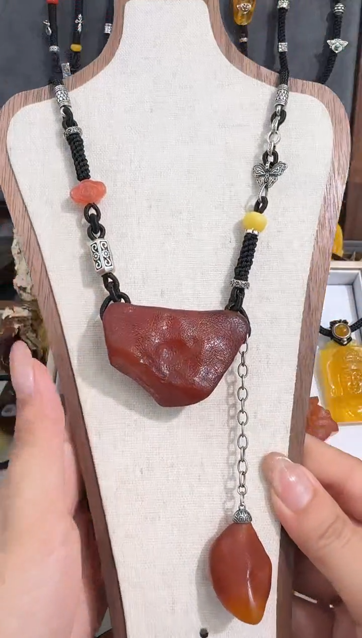 未镶嵌琥珀裸石?**?琥珀