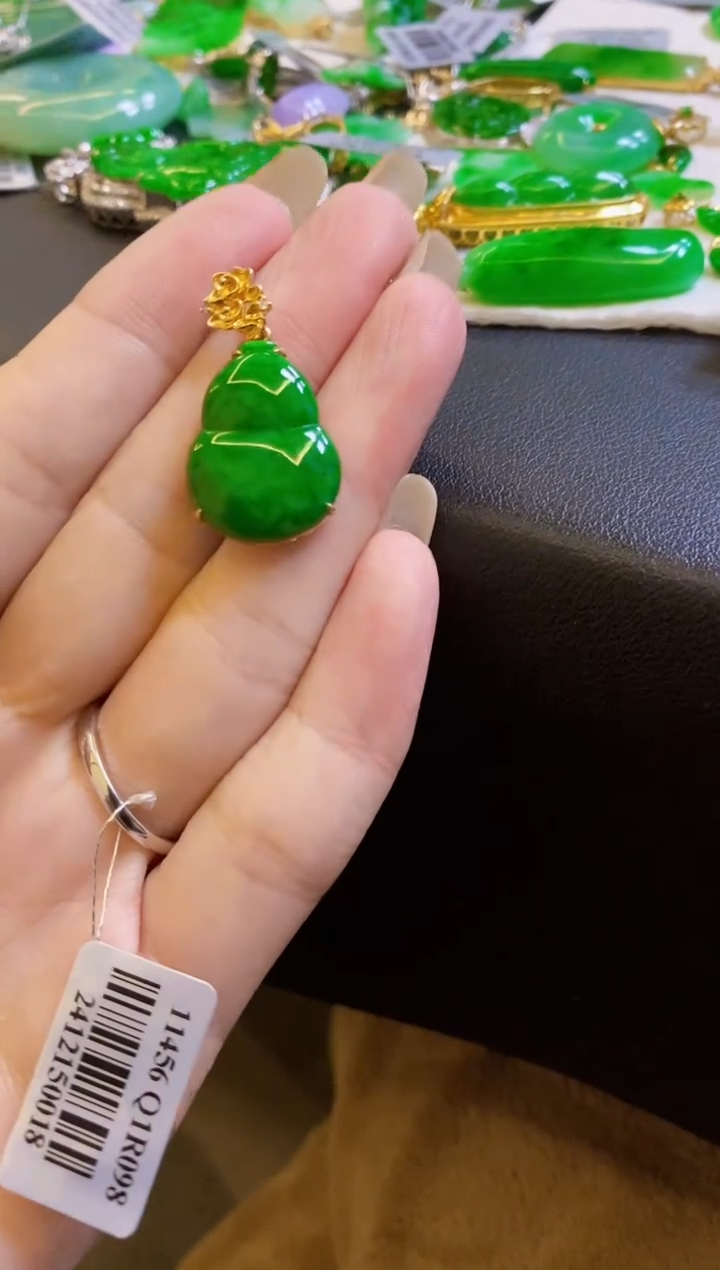 【闪购商品】定制翡翠18K金镶嵌吊坠