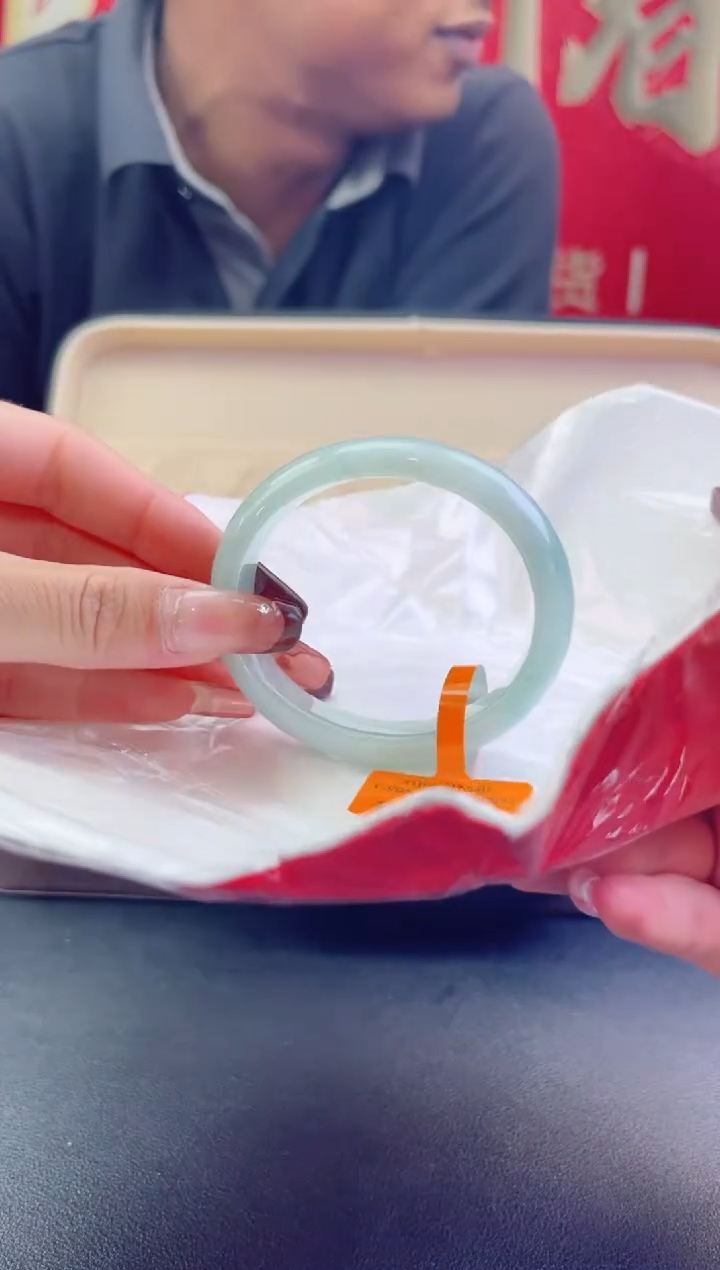 【闪购商品】翡翠手镯（贵妃镯）未镶嵌翡翠手镯9