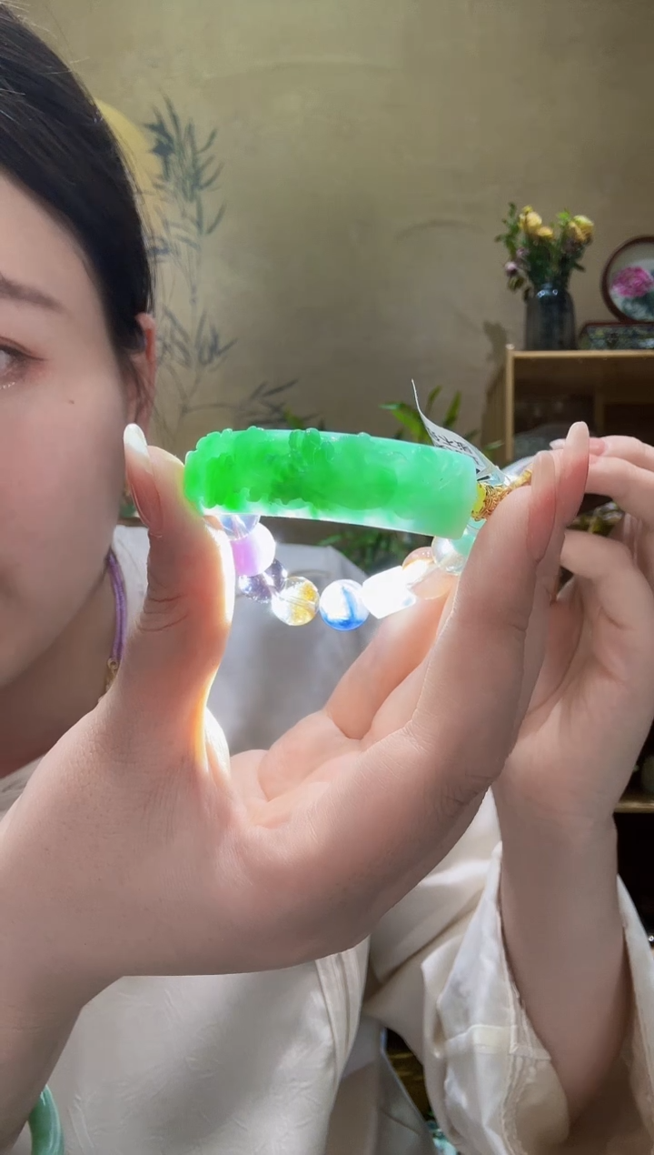 翡翠未镶嵌颈饰手牌