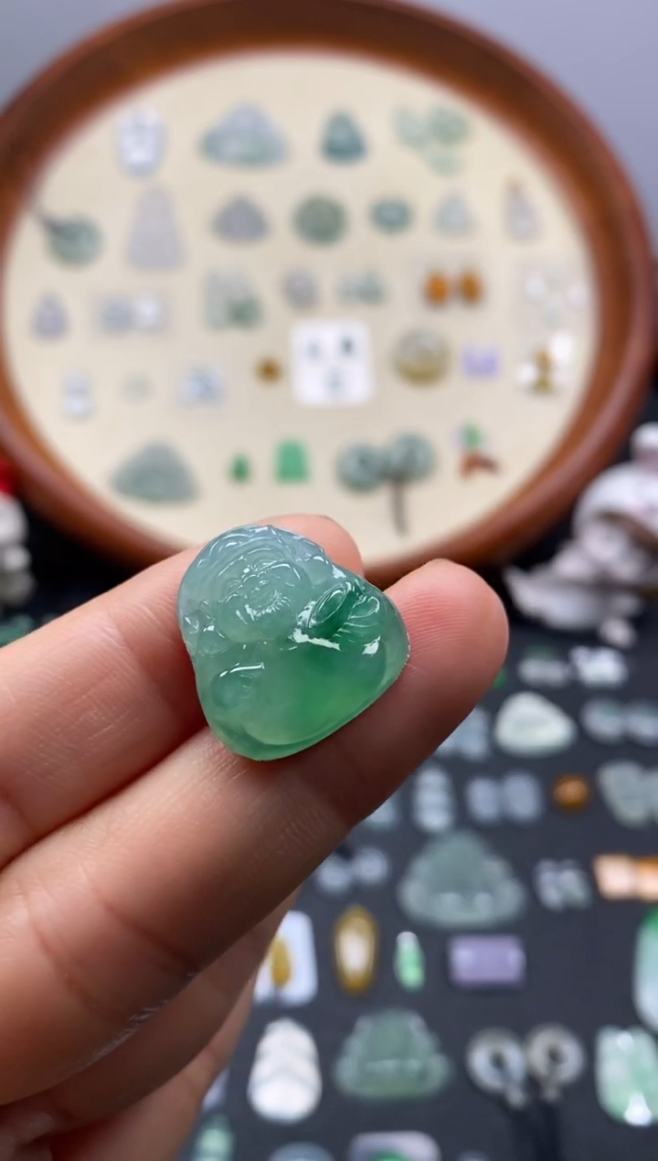 颈饰未镶嵌翡翠冰果緑财神爷/芬