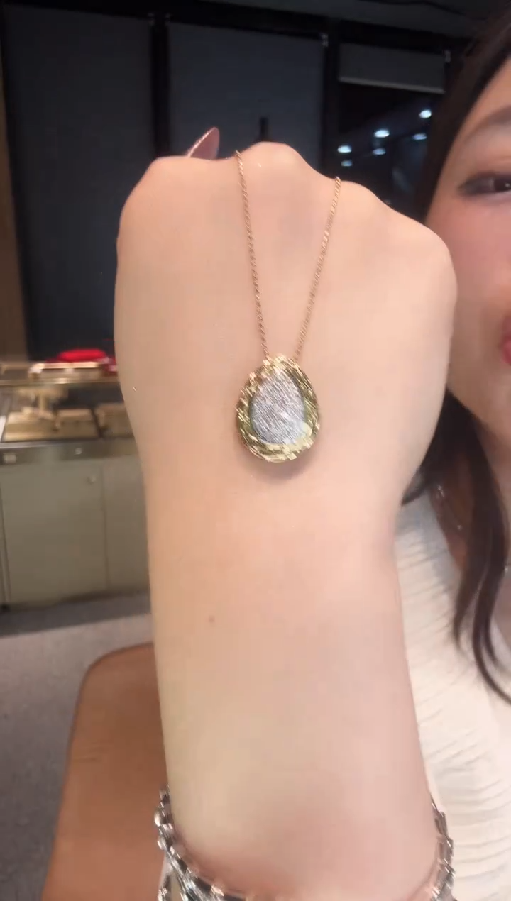 【闪购商品】钻石吊坠（不含链）18K金镶嵌分色水滴