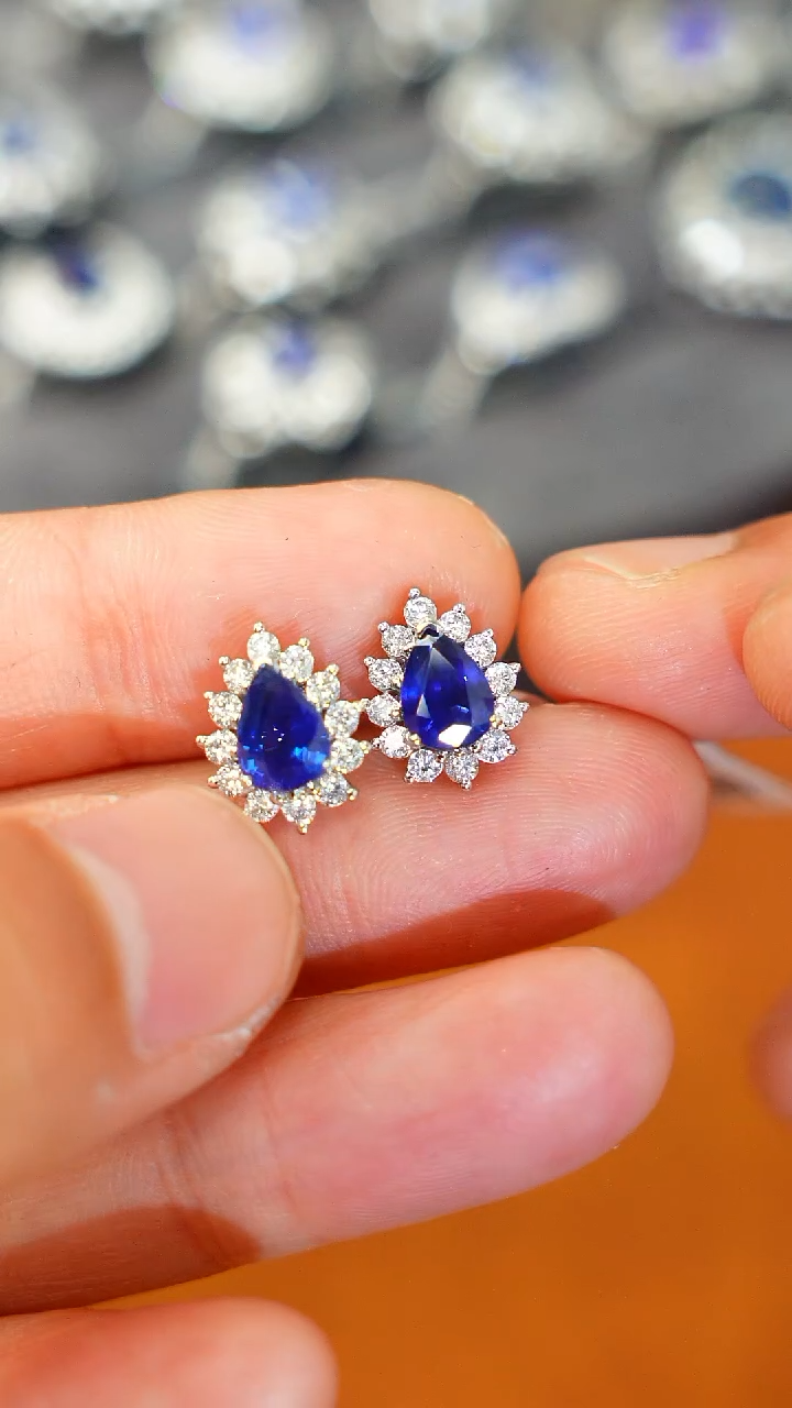 【闪购商品】蓝宝石耳钉18K金镶嵌缅甸皇家蓝1.66ct