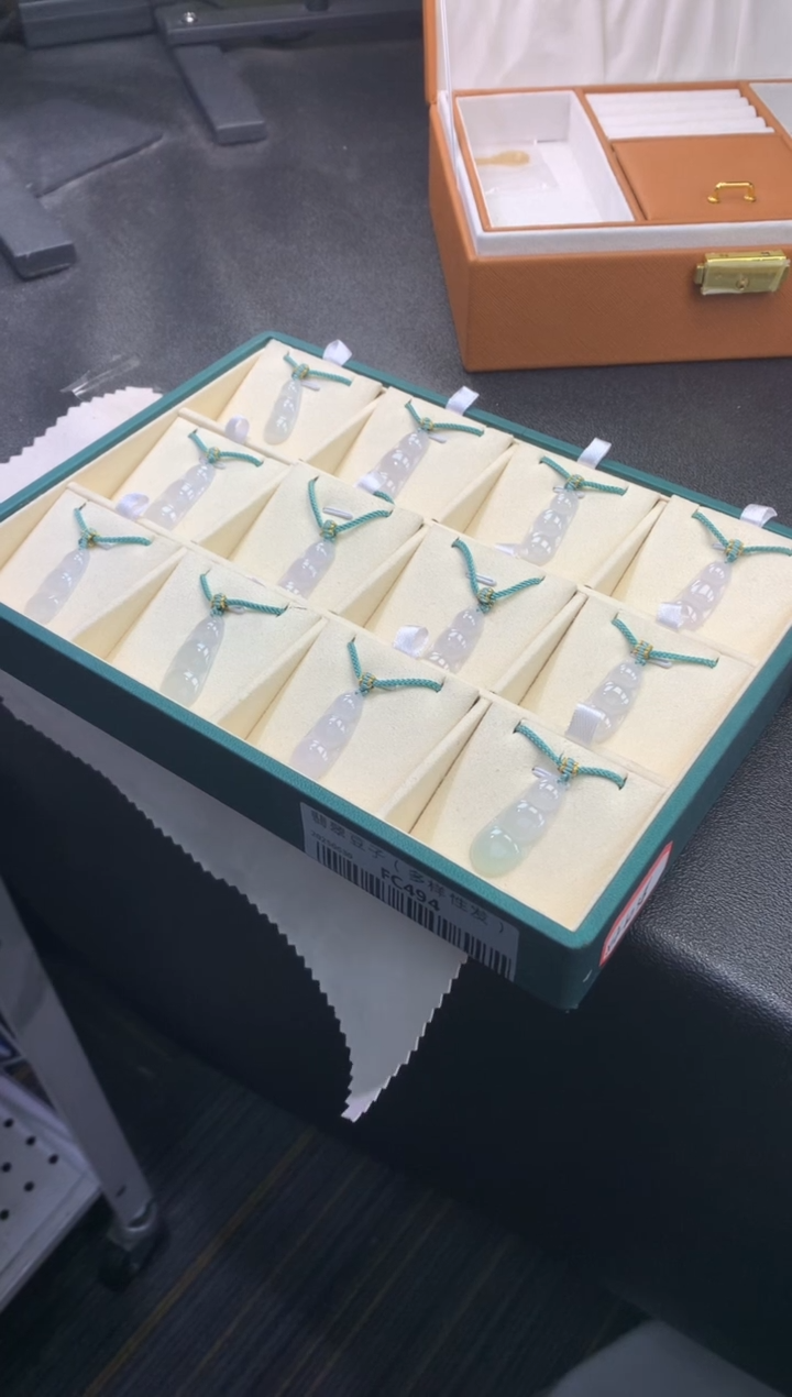 颈饰未镶嵌翡翠FC494 翡翠豆子 多样性发其一