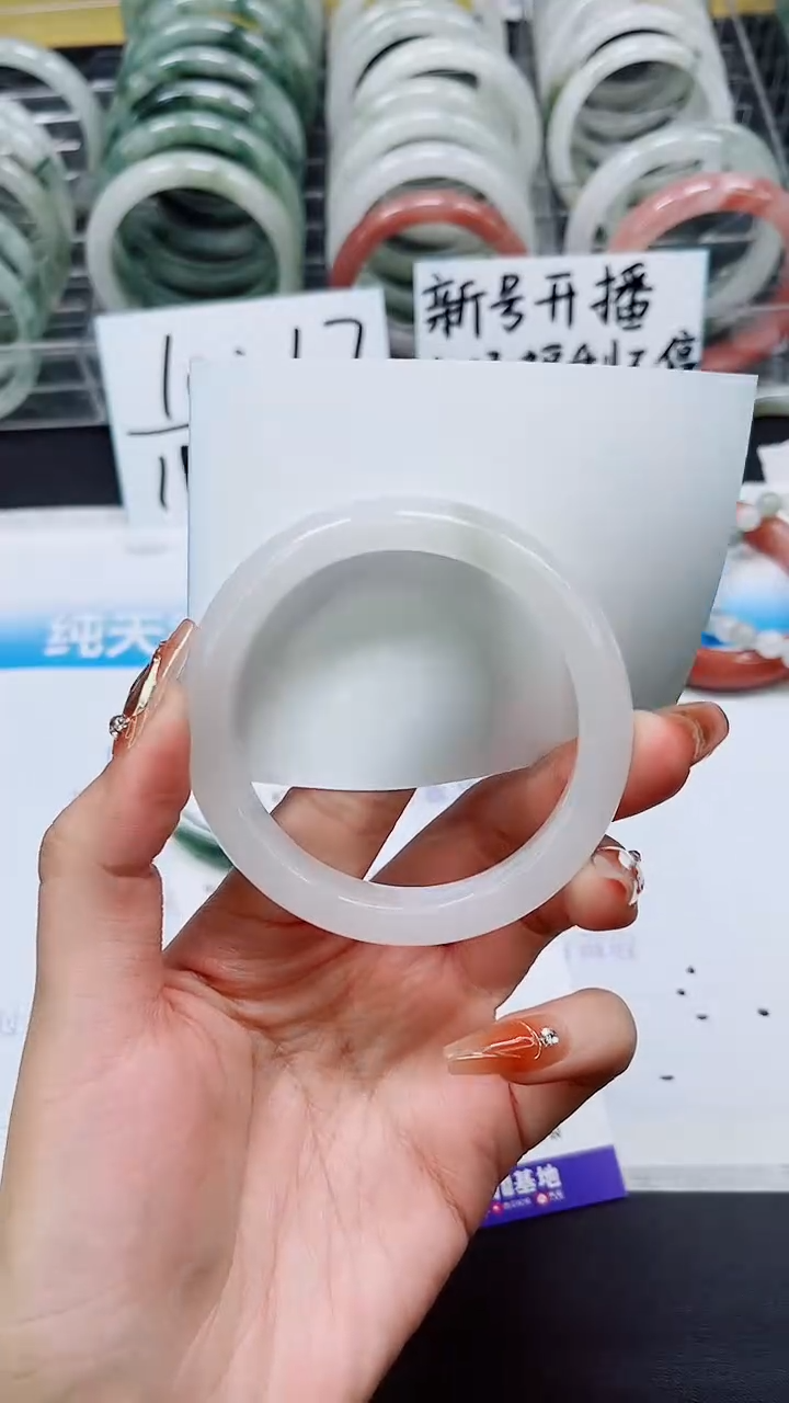 【闪购商品】石英质玉手镯未镶嵌A99-55*56