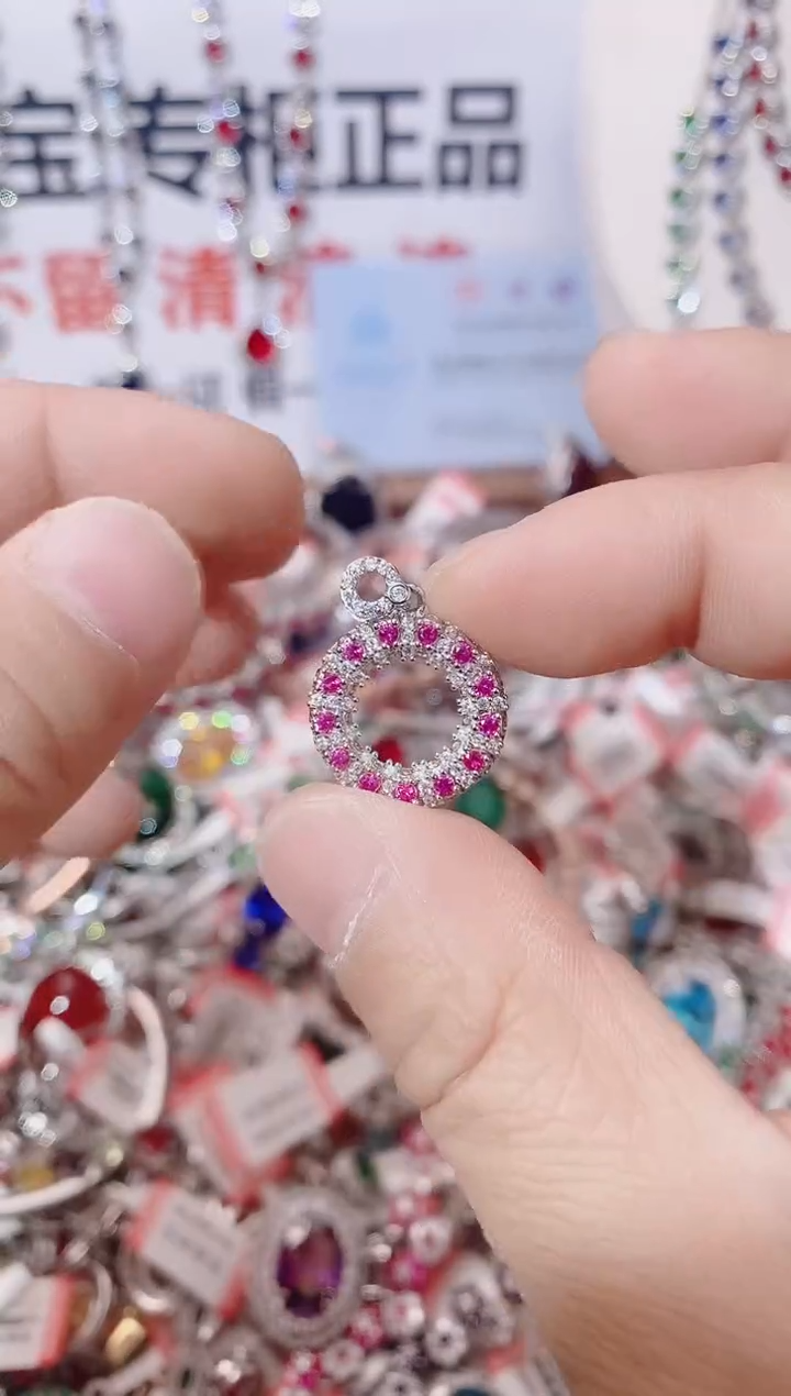 颈饰未镶嵌红宝石  