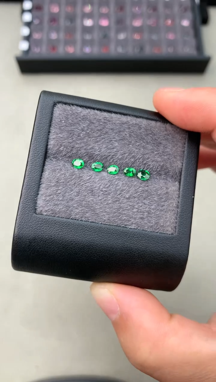 【闪购商品】定制石榴石裸石未镶嵌1.07ct 沙弗莱 5P