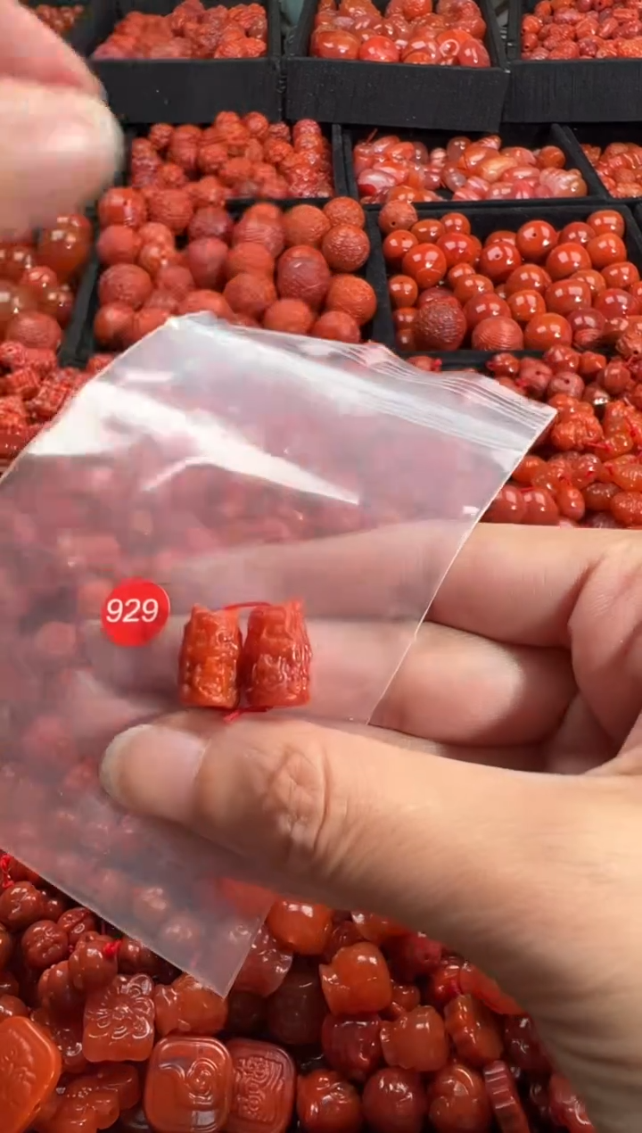 南红玛瑙未镶嵌颈饰1