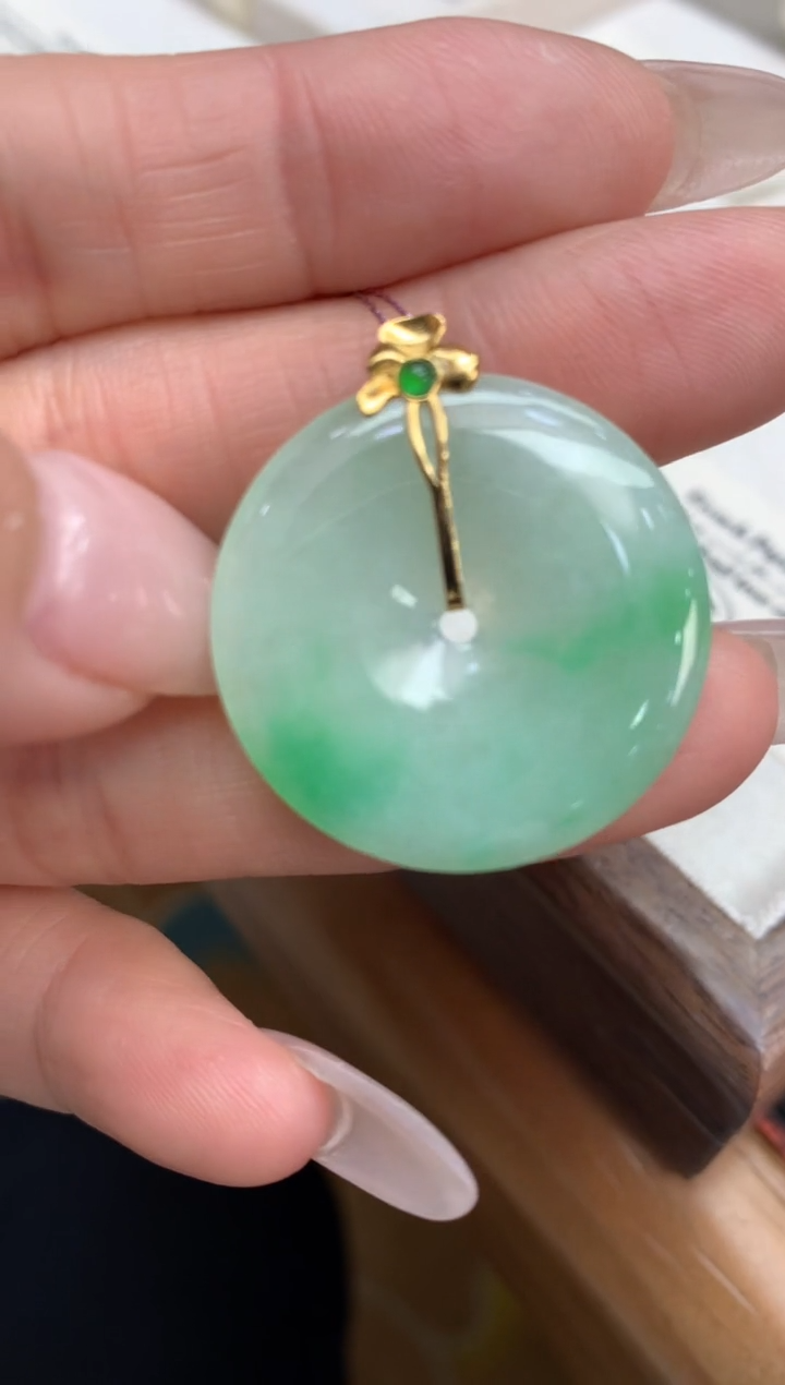 【闪购商品】翡翠颈饰18K金镶嵌平安扣
