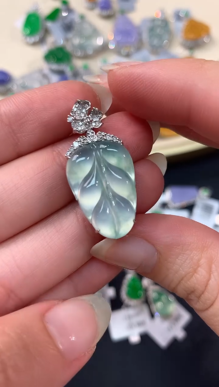 【闪购商品】翡翠吊坠(不含链)18K金镶嵌A308|9800