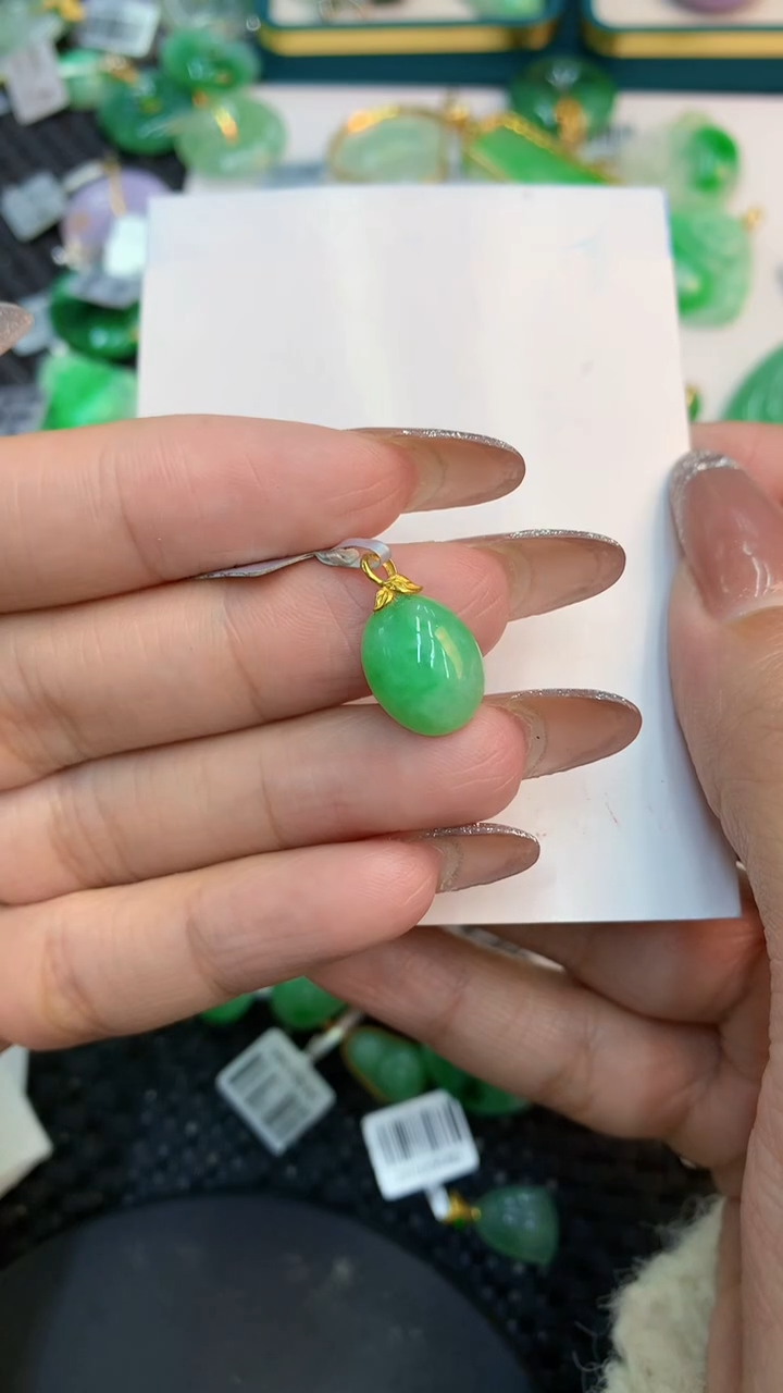 颈饰18K金镶嵌翡翠1