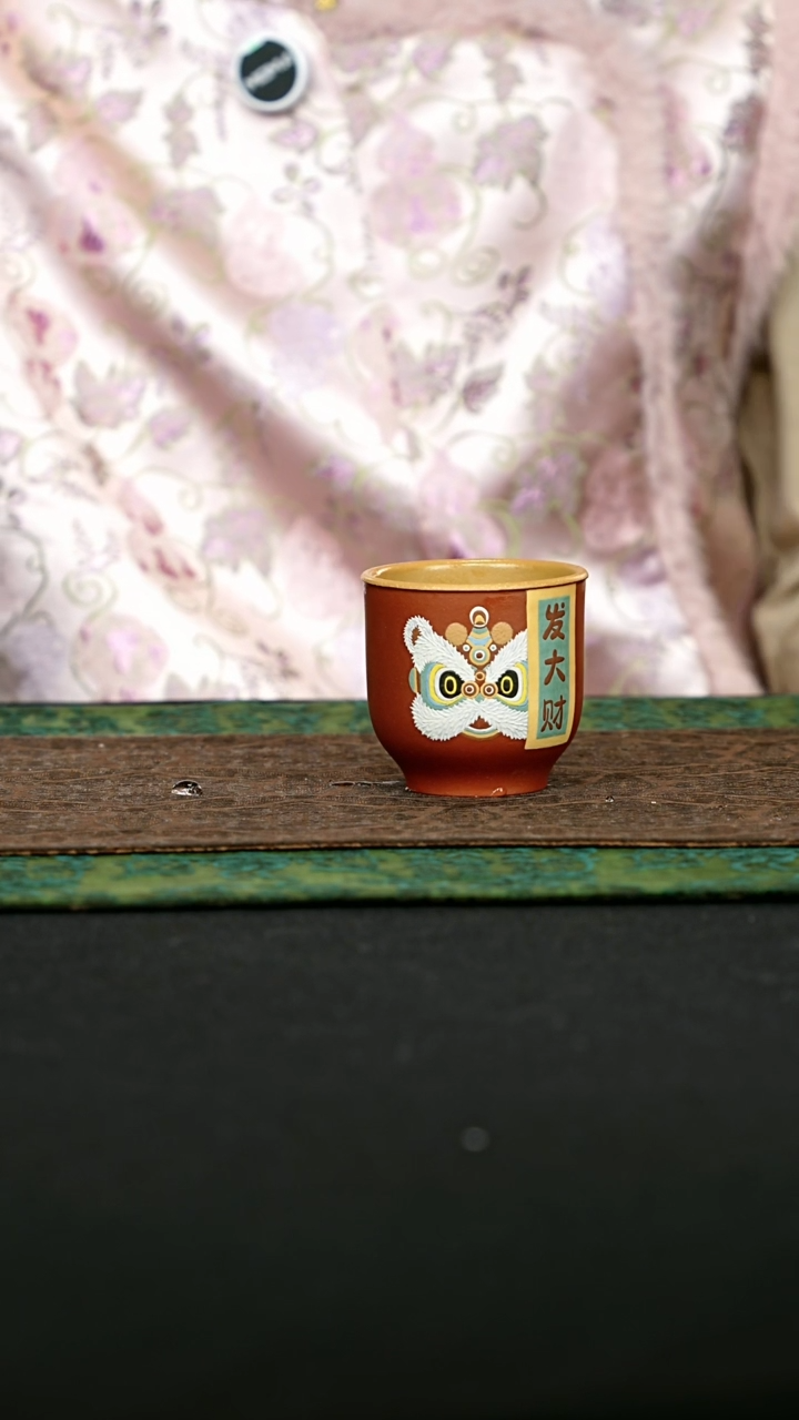 【闪购商品】醒狮泥绘杯 一物见春