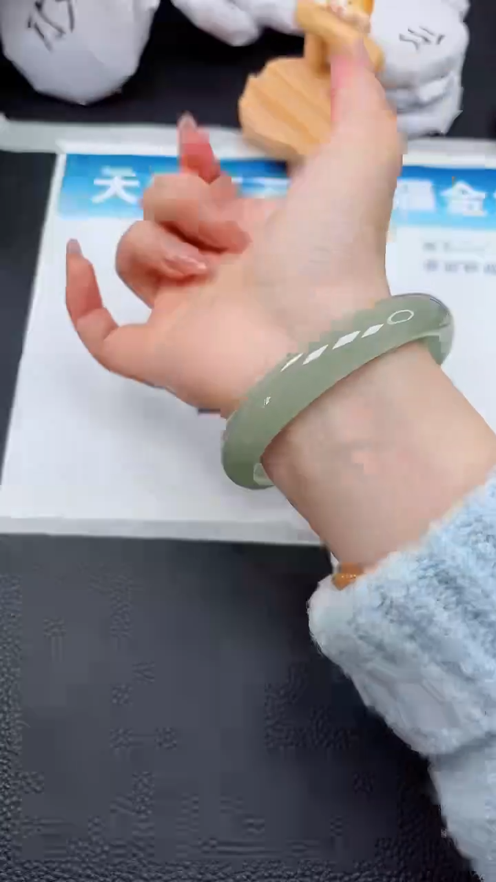 【闪购商品】石英质玉手镯未镶嵌790