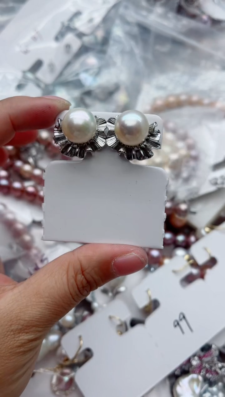 未镶嵌耳饰淡水珍珠多样性发其一，非无暇