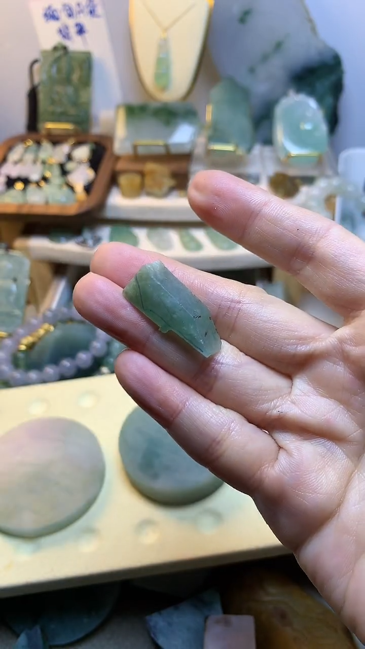 未镶嵌挂件翡翠P**o缅甸A货翡翠,没有运费险,有纹有裂