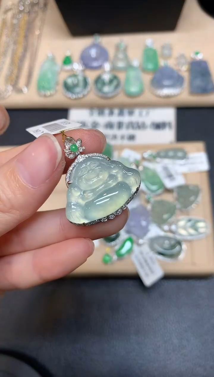 【闪购商品】翡翠颈饰18K金镶嵌佛公【无服务费】