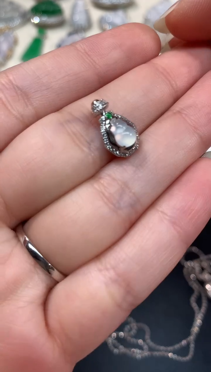 【闪购商品】翡翠吊坠(不含链)18K金镶嵌V11|980