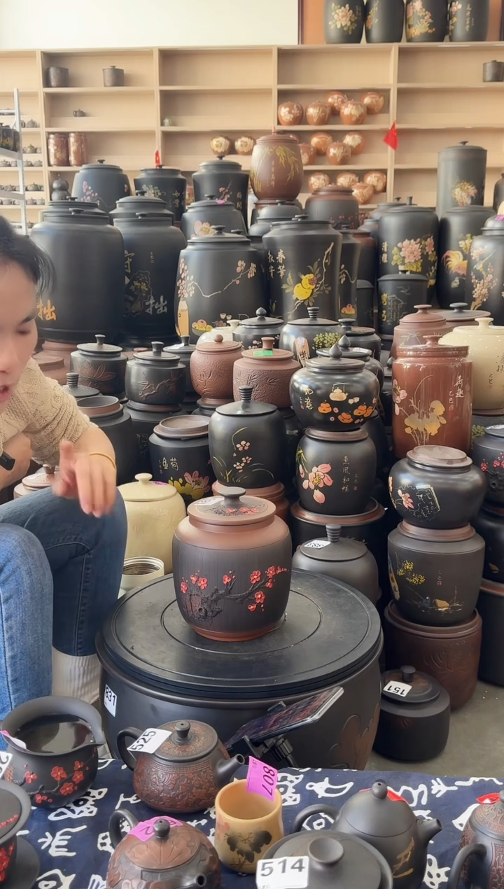 罐瑕疵茶叶罐   冬瓜红梅   185