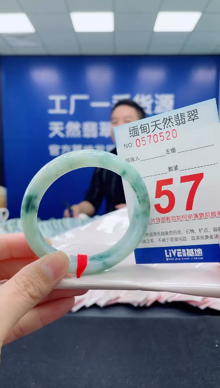 未镶嵌手镯翡翠天然翡翠手镯