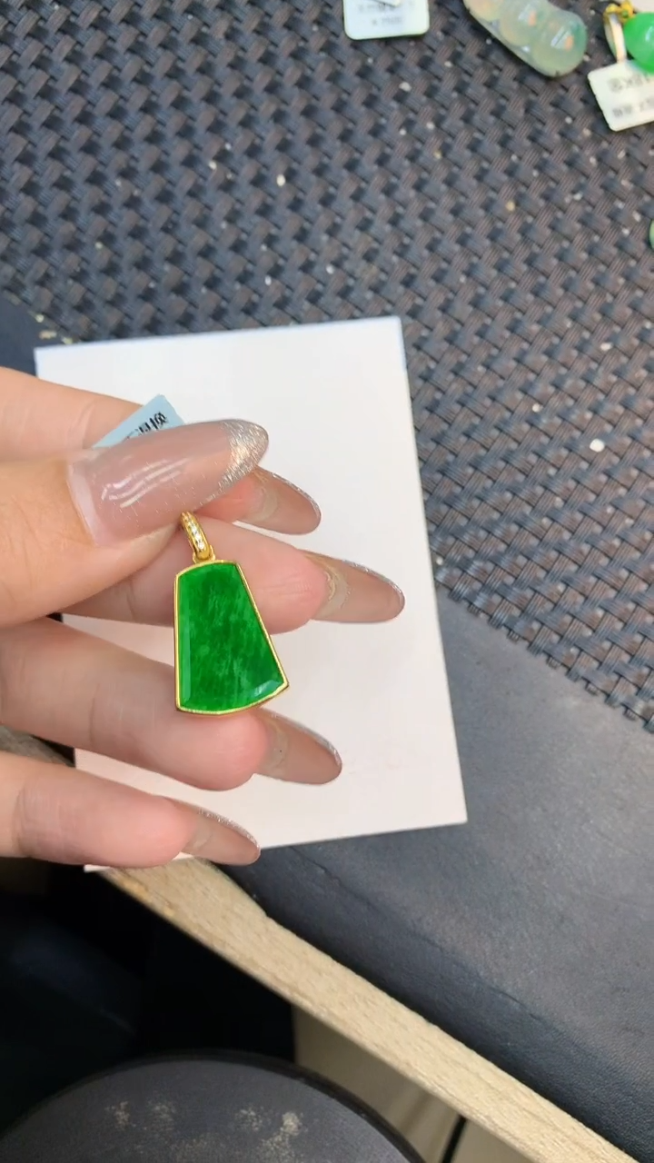 颈饰未镶嵌翡翠1