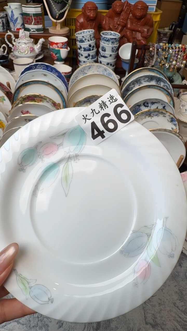 瓷片爱****子 爱八卦的小柜子