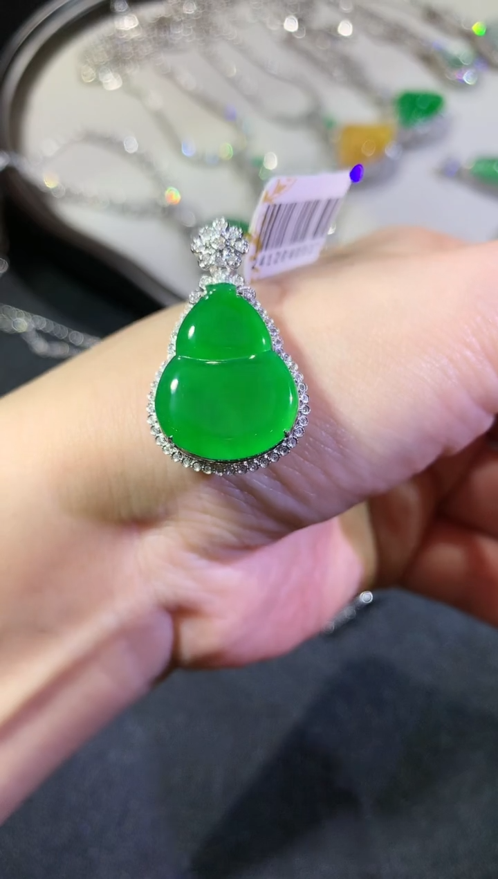 【闪购商品】翡翠吊坠(不含链)18K金镶嵌55-葫芦