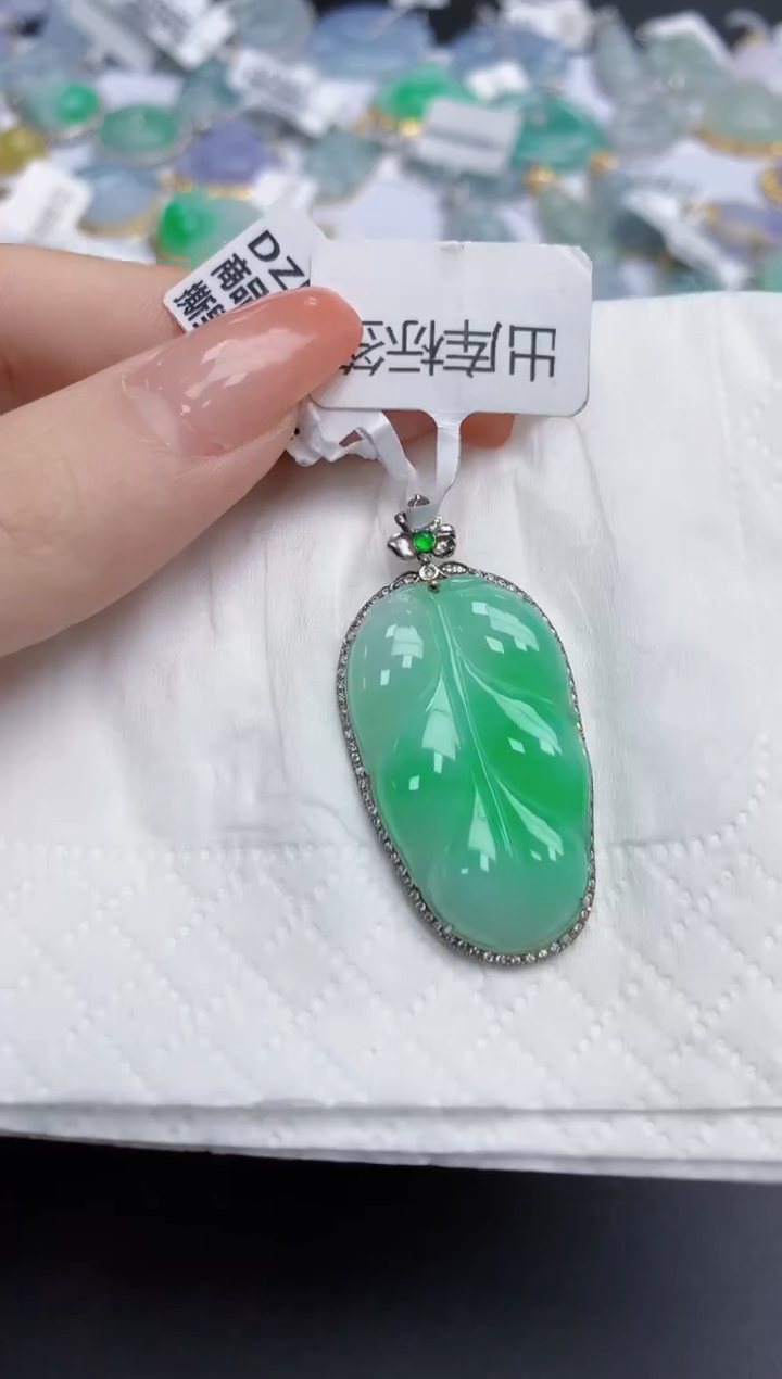 【闪购商品】翡翠颈饰18K金镶嵌天然缅甸翡翠A货