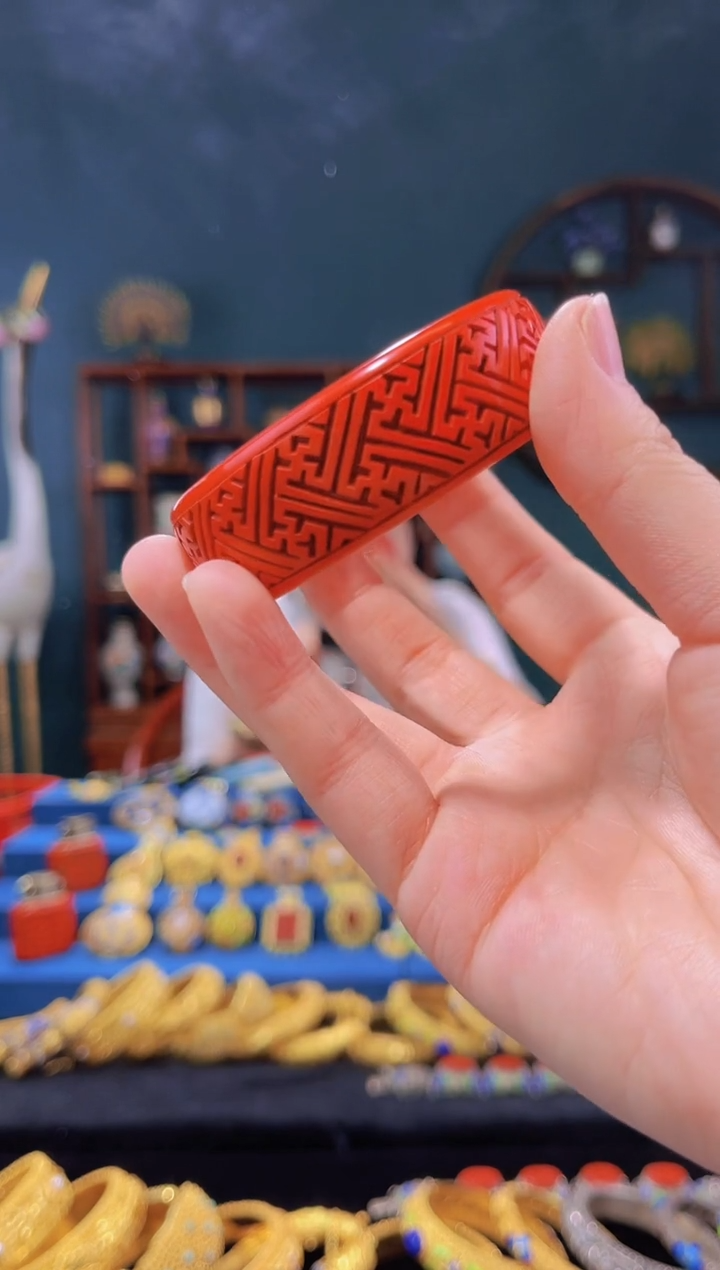 【闪购商品】非遗技艺 雕漆万字纹手镯