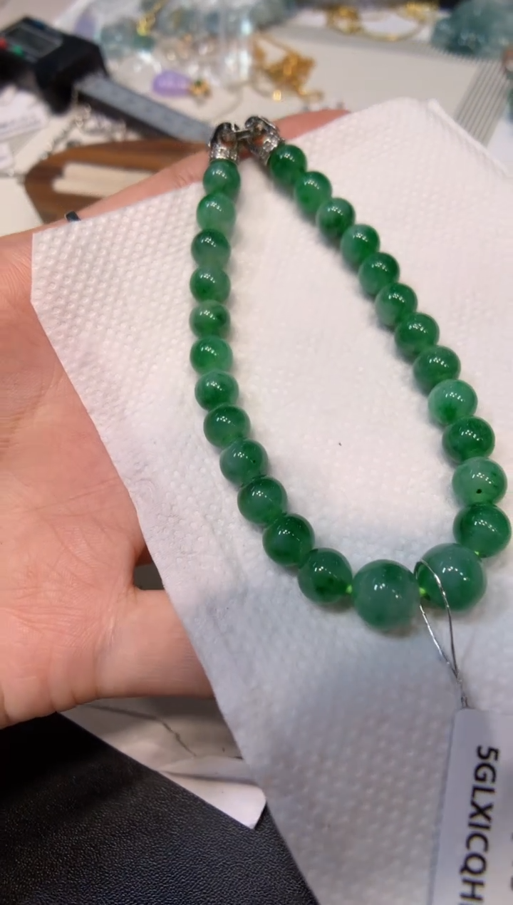 颈饰未镶嵌翡翠手串