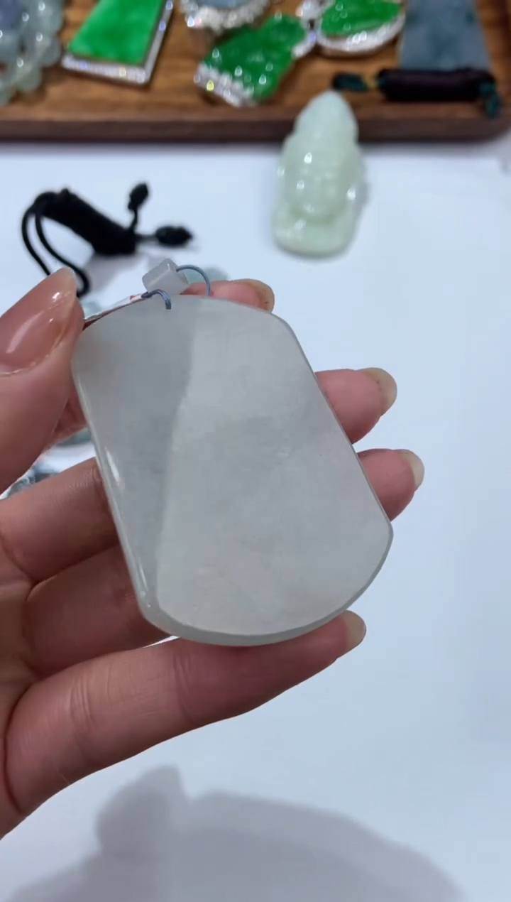 【闪购商品】翡翠未镶嵌颈饰2206879  