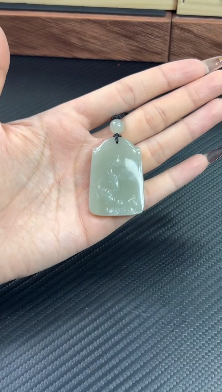 吊坠(赠链)未镶嵌和田玉且末近矿微色差mk