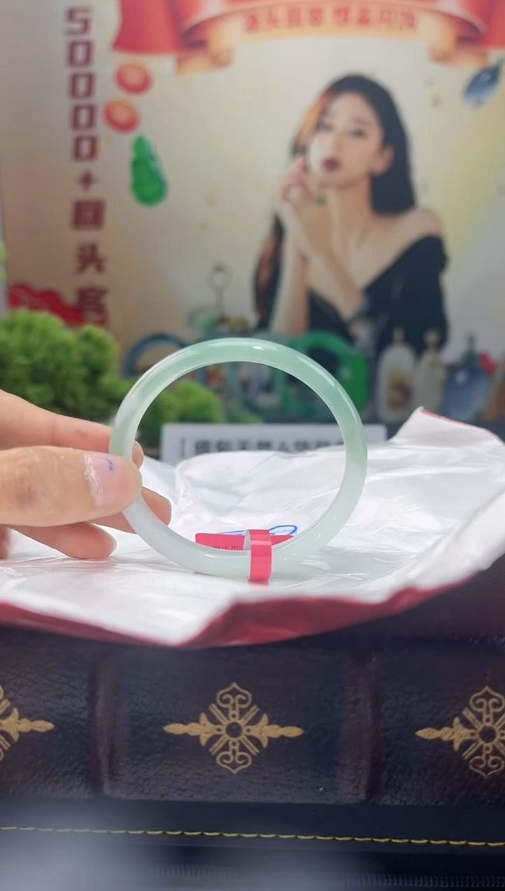 【闪购商品】翡翠手镯（贵妃镯）未镶嵌手镯1