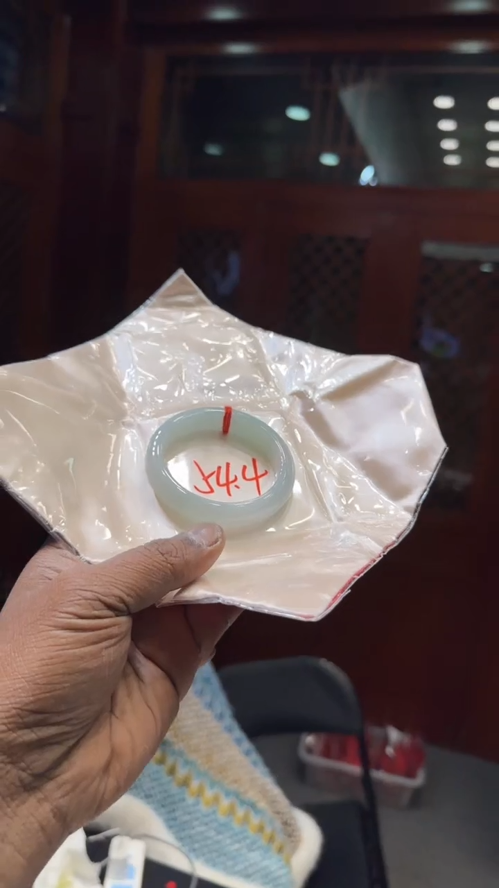 【闪购商品】翡翠手镯未镶嵌手镯