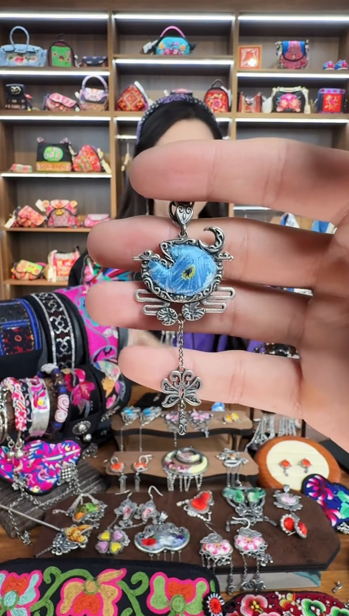 【闪购商品】织绣50蒙阿苏苗绣传承