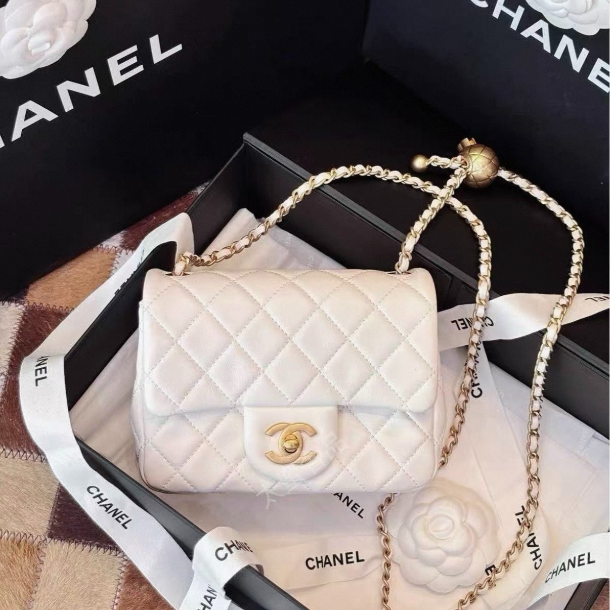 95新 Chanel/香奈儿 24期白色金球方胖子包 17cm 17943909