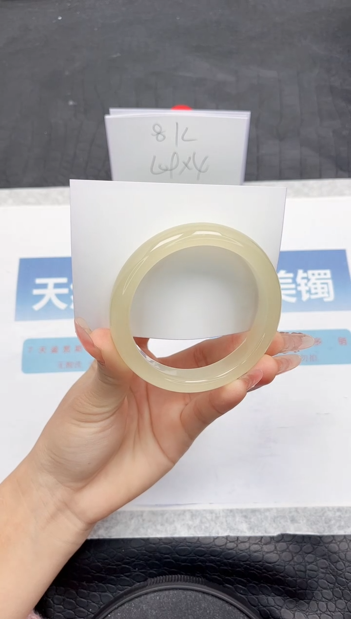 【闪购商品】石英质玉手镯未镶嵌O81-57.8