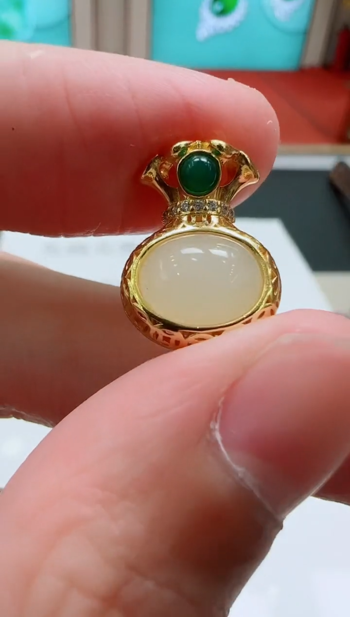 颈饰未镶嵌和田玉LX和田玉吊坠GLL-多样性发其一