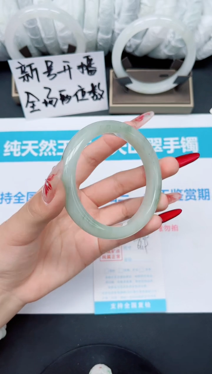 【闪购商品】石英质玉手镯未镶嵌b160