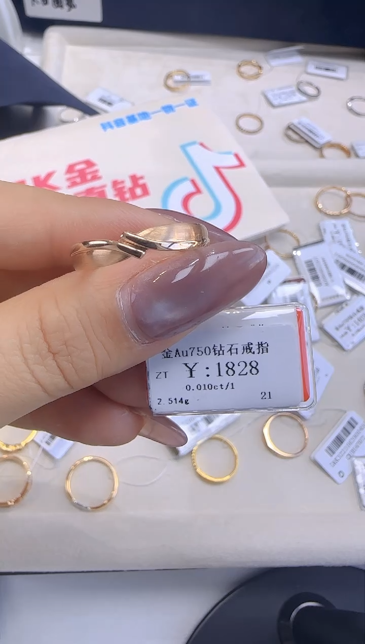 【闪购商品】钻石戒指/指环18K金镶嵌164900