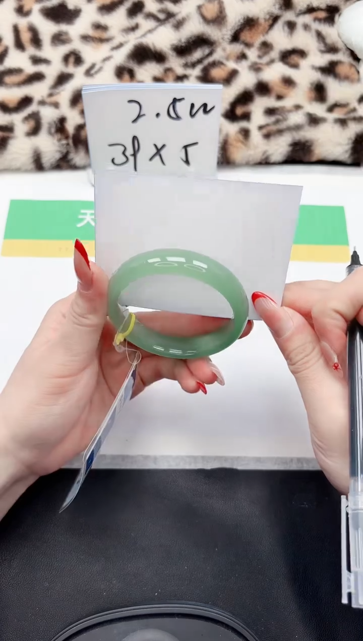 【闪购商品】石英质玉手镯未镶嵌232-54