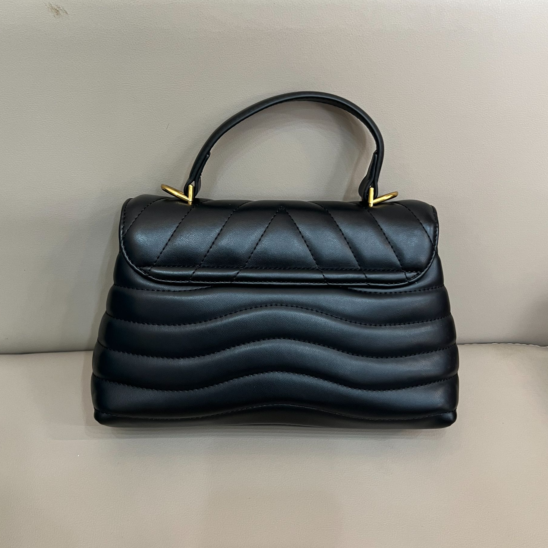 668 新款真皮时尚通勤休闲百搭经典单肩斜挎包 黑色