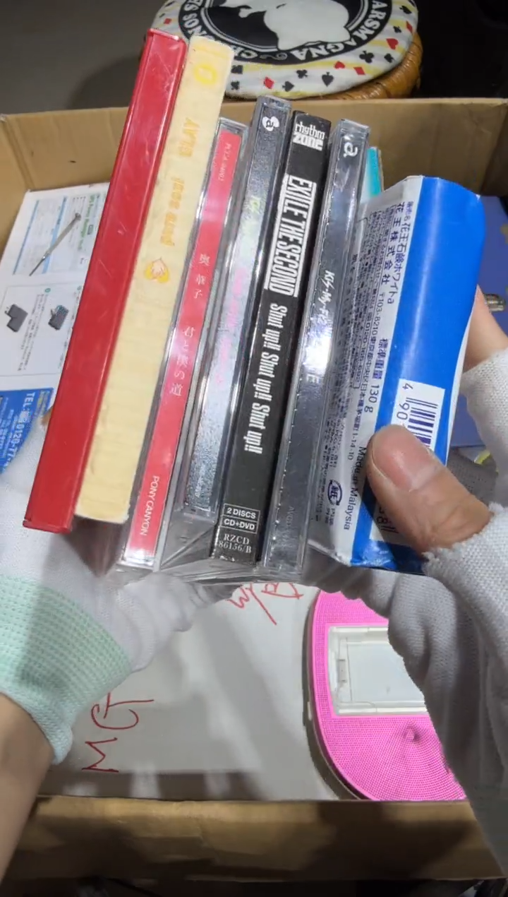 8新爱****克 957   中古商品，瑕疵品，不保好坏。