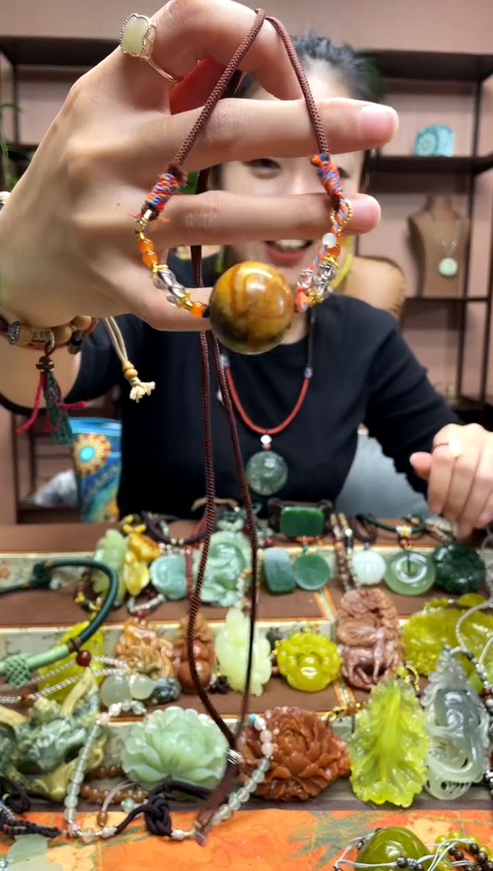 未镶嵌岫玉吊坠·