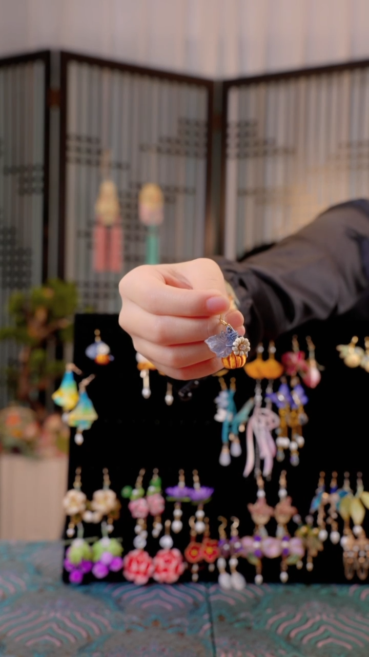 刺绣斯*非遗绒花手工饰品