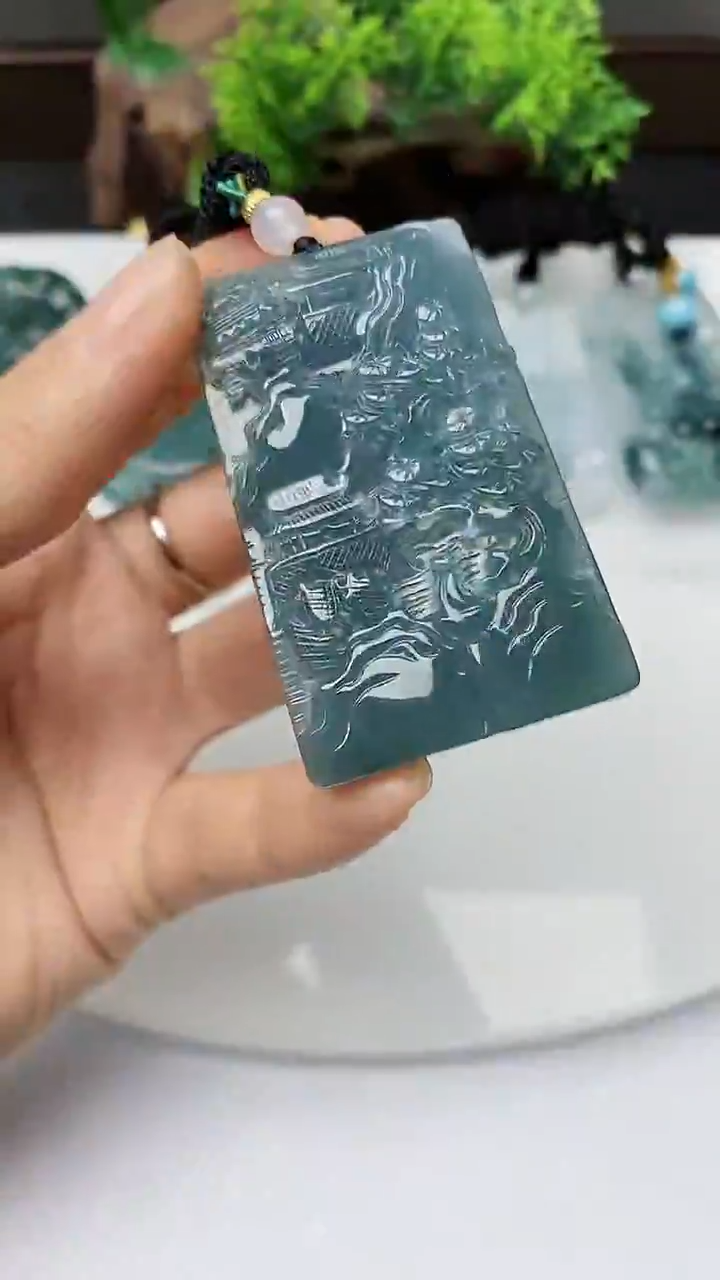 【闪购商品】翡翠颈饰未镶嵌          