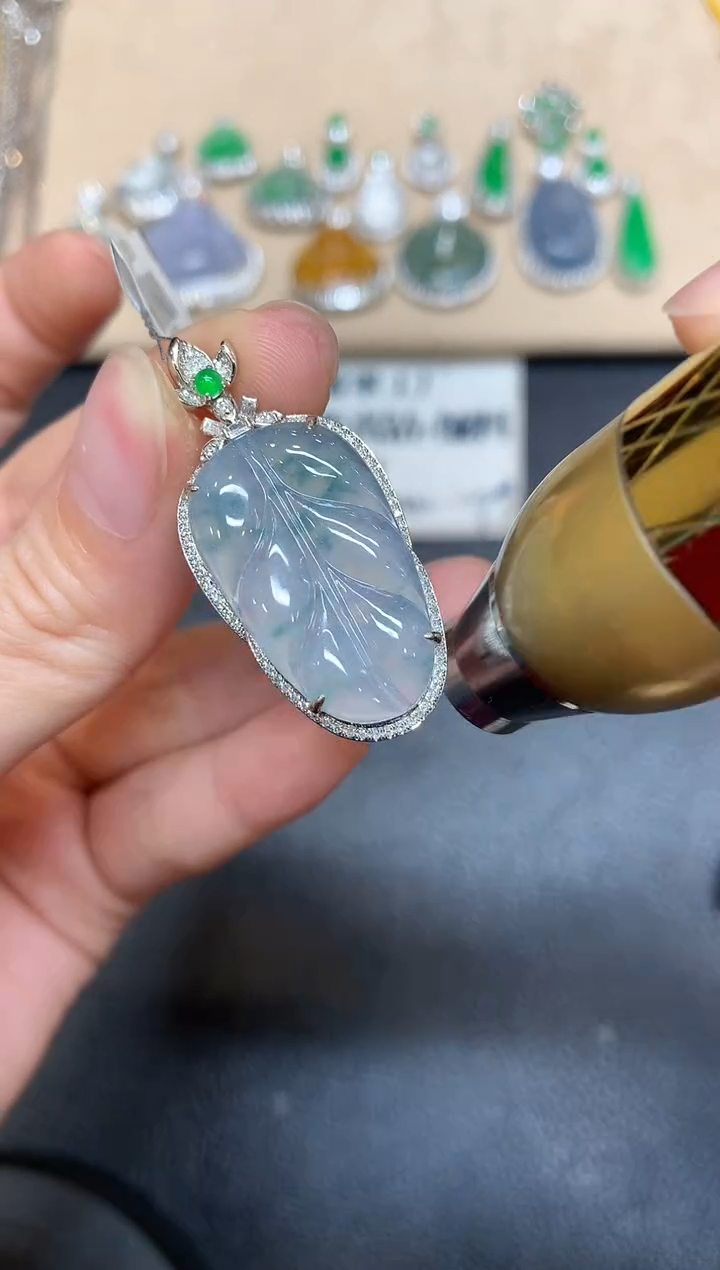 【闪购商品】翡翠颈饰18K金镶嵌树叶【无服务费
