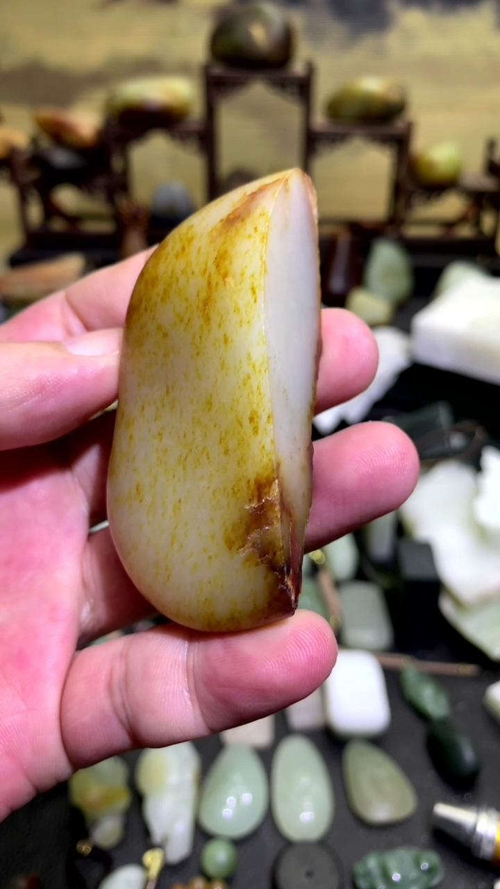和田玉未镶嵌颈饰子料切块