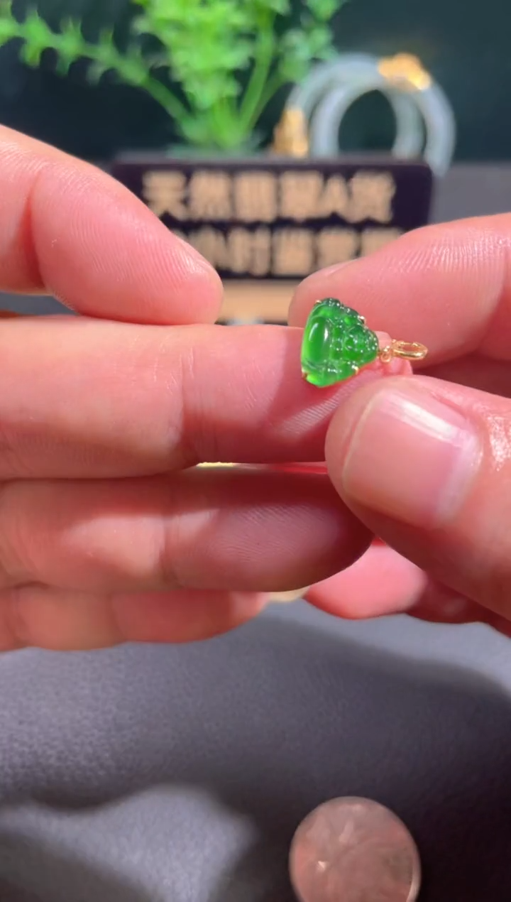 翡翠18K金镶嵌颈饰翡翠