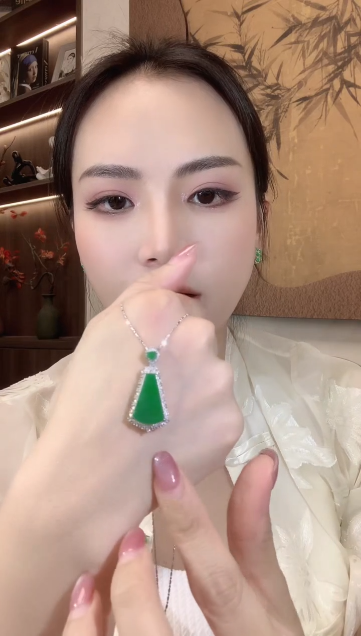 翡翠18K金镶嵌吊坠(不含链)A102