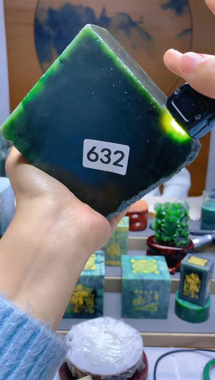 和田玉（碧玉）未镶嵌珠宝半成品1